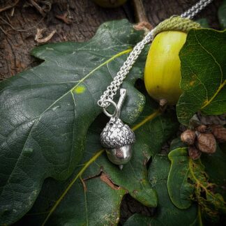 Acorn-necklace-natural-background-2