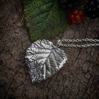 large-bramble-leaf-necklace-natural-background