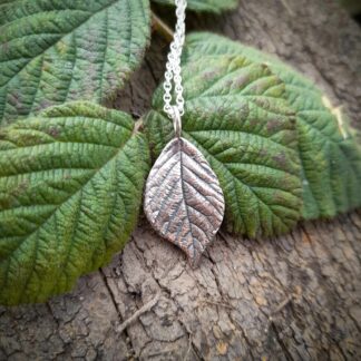small-bramble-leaf-necklace-natural-background